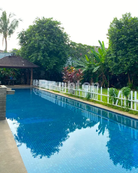 image RUMAH EKSKLUSIF 1084M²: SIAP JADI KANTOR/HUNIAN MEWAH ANDA.  (7)