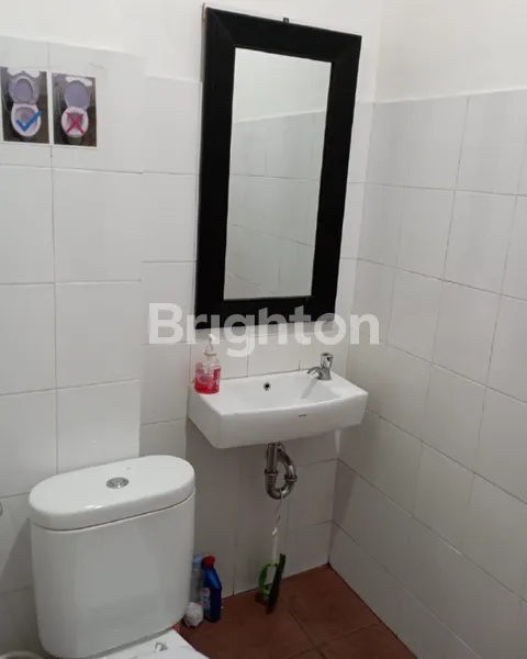 image RUKO KOMERSIAL 3 LANTAI DI TANAH ABANG: DAPATKAN AKSES KE PUSAT KOTA!  (4)