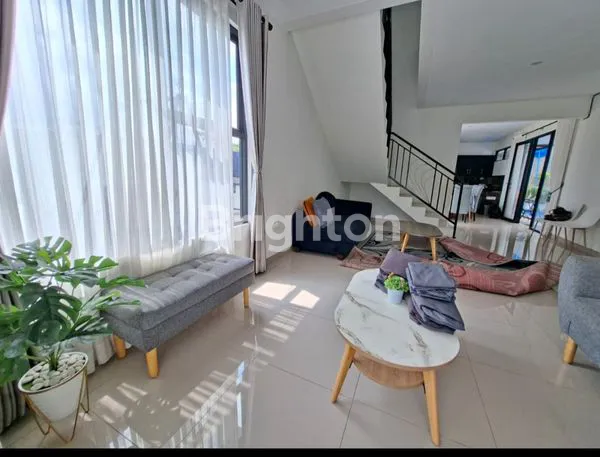 image RUMAH PREMIUM 280M² DENGAN KOLAM RENANG DI SETIABUDI BANDUNG (3)