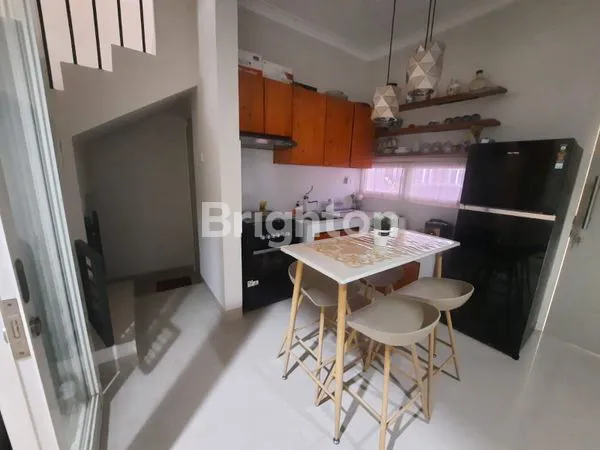 image RUMAH HOOK SEMI-FURNISHED 2 LANTAI, 5 MENIT KE MALL LIVING WORLD (5)