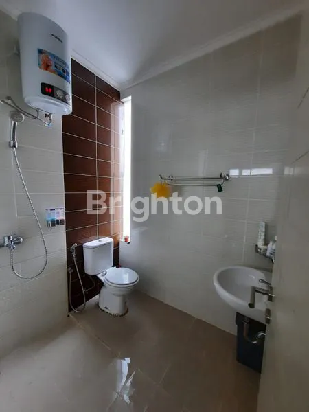 image RUMAH HOOK SEMI-FURNISHED 2 LANTAI, 5 MENIT KE MALL LIVING WORLD (8)