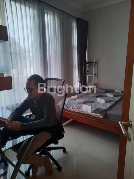 image RUMAH HOOK SEMI-FURNISHED 2 LANTAI, 5 MENIT KE MALL LIVING WORLD (7)