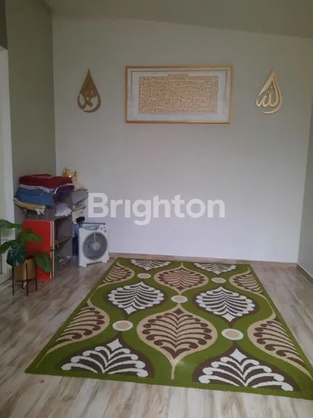 image RUMAH HOOK SEMI-FURNISHED 2 LANTAI, 5 MENIT KE MALL LIVING WORLD (3)