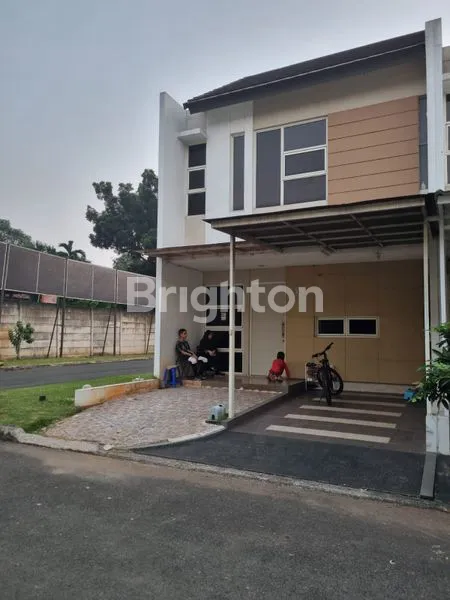 image RUMAH HOOK SEMI-FURNISHED 2 LANTAI, 5 MENIT KE MALL LIVING WORLD (1)