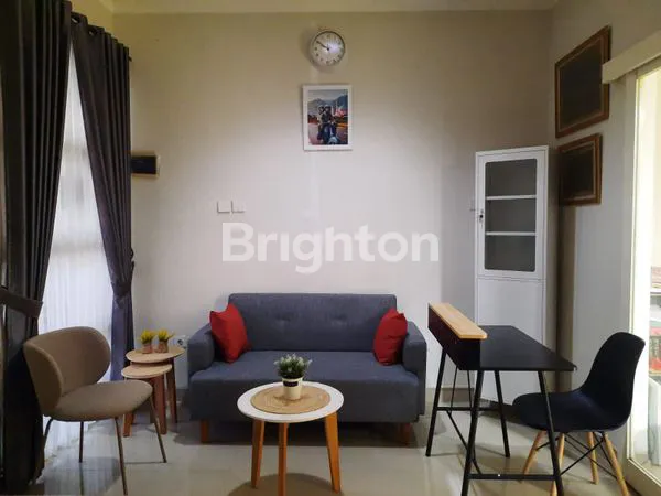 image RUMAH HOOK SEMI-FURNISHED 2 LANTAI, 5 MENIT KE MALL LIVING WORLD (2)