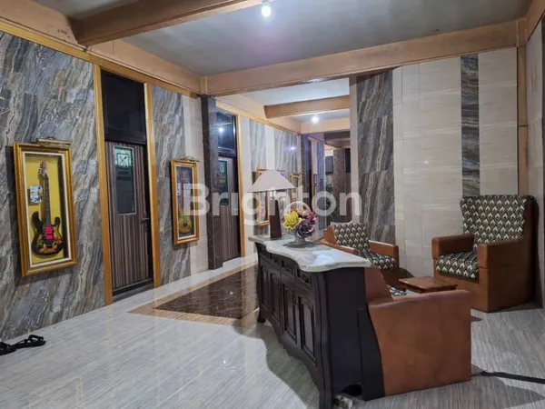 image GEDUNG 4½ LANTAI DI RAYA MANYAR STRATEGIS LALU LINTAS PADAT (2)