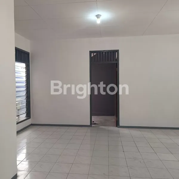 image SALE RUMAH SIAP HUNI DI NGINDEN INTAN TIMUR (4)