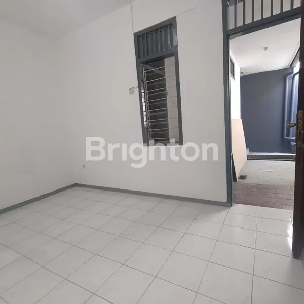 image SALE RUMAH SIAP HUNI DI NGINDEN INTAN TIMUR (5)