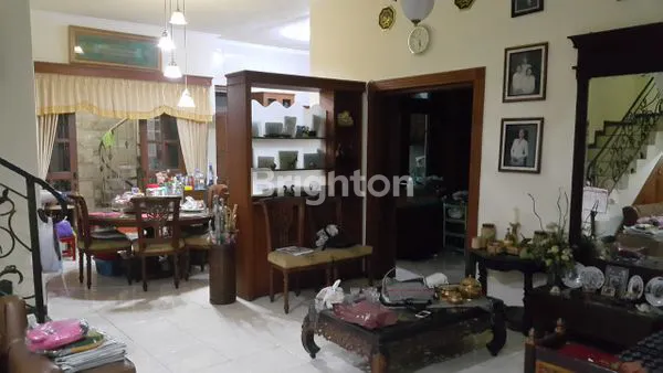 image RUMAH RAPI 3 LANTAI FULLY FURNISHED DI MANYAR SURABAYA (4)