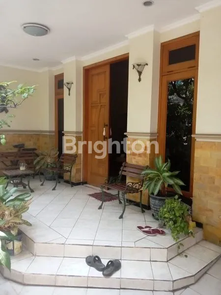 image RUMAH RAPI 3 LANTAI FULLY FURNISHED DI MANYAR SURABAYA (3)