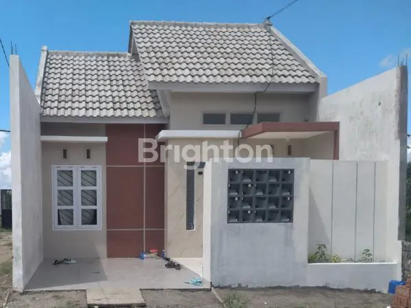 image RUMAH CANTIK SIAP HUNI DI DAERAH KEDUNGWARU - TULUNGAGUNG (1)