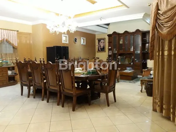 image RUMAH MEWAH 2 LANTAI FULL FURNISHED DI ALAM PESANGGRAHAN (2)