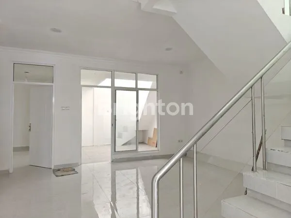 image RUMAH BARU RENOVASI DI MODERNLAND - TANGERANG (3)