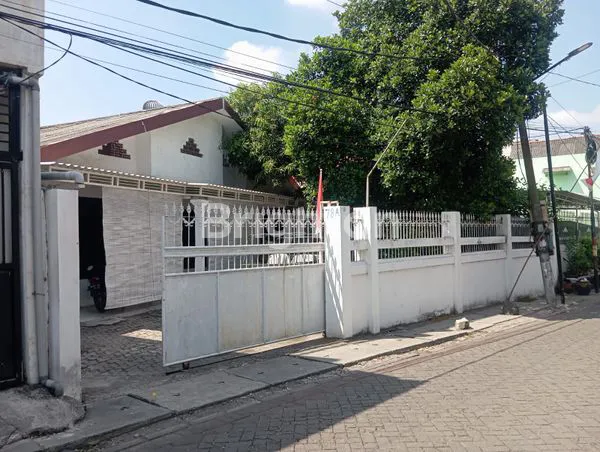 image RUMAH BANGUNAN LAMA STRATEGIS DEKAT PERGUDANGAN MARGOMULYO-KULINER MANUKAN-CITRALAND-PTC-GRAND PAKUWON AREA TANDES SURABAYA BARAT  (1)