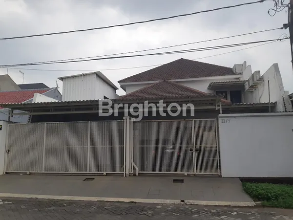 image RUMAH MEWAH MANYAR TOMPOTIKA SURABAYA – LT 251 M², HADAP BARAT, LOKASI STRATEGIS DEKAT GALAXY MALL! (1)