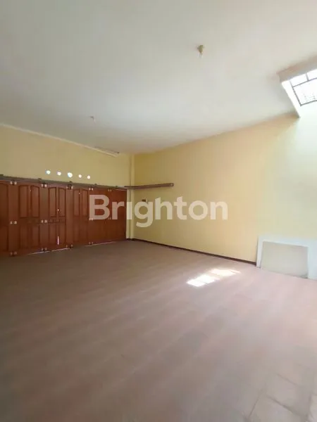 image RUMAH LUAS ASRI 1 LANTAI, RAYA DEPAN, MANYAR KARTIKA (4)