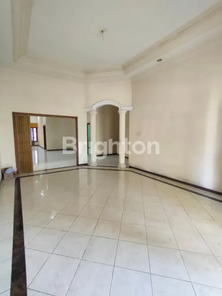 image RUMAH LUAS ASRI 1 LANTAI, RAYA DEPAN, MANYAR KARTIKA (5)