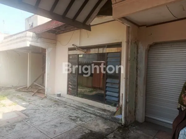 image DI JUAL RUMAH 2 LANTAI DI TENGAH KOTA SANGAT STRATEGIS DEKAT DENGAN FASILITAS PUBLIK DAN HANYA 45 METER KE JALAN SLAMET RIYADI! (3)