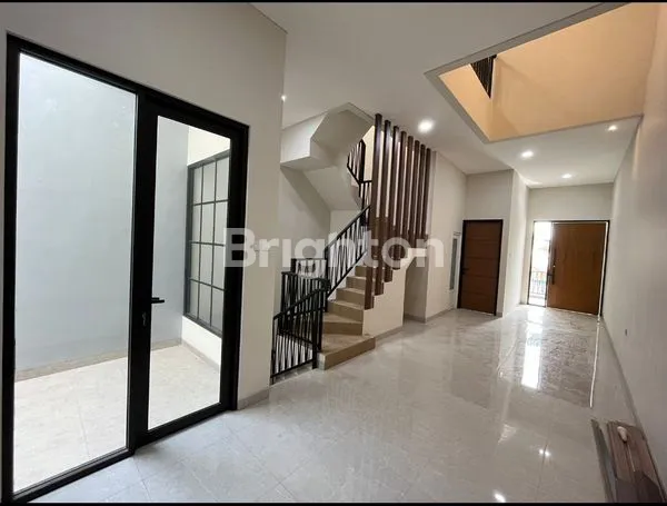 image RUMAH BARU 3 LANTAI DI TOMANG, JAKARTA BARAT. (8)