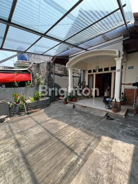 RUMAH BAGUS SIAP HUNI ADA KIOS DAN KONTRAKAN MENYATU  DALAM 1 AREA DI PETUKANGAN UTARA JAKARTA SELATAN