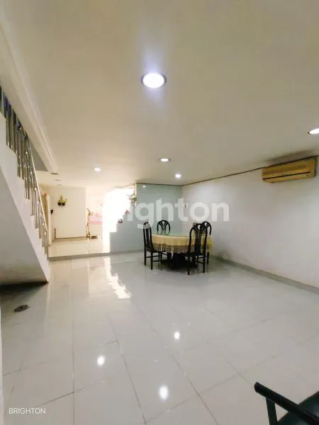 image RUMAH SIAP HUNI 2 1/2 LANTAI TAMAN COSMOS DURI KEPA JAKARTA BARAT  (3)