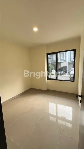 image DIJUAL RUMAH 2 LANTAI BARU CLUSTER LEONORA SYMPHONIA GADING SERPONG (3)