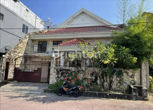 image RUMAH 2 LANTAI TERAWAT & SIAP HUNI, SIMPANG DARMO PERMAI UTARA-SURABAYA (2)