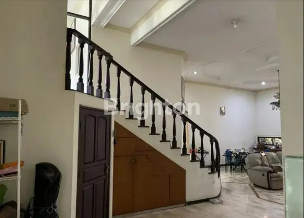 image RUMAH 2 LANTAI TERAWAT & SIAP HUNI, SIMPANG DARMO PERMAI UTARA-SURABAYA (5)