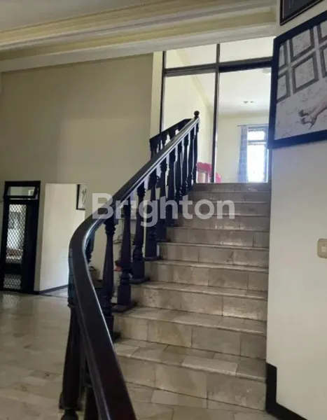 image RUMAH 2 LANTAI TERAWAT & SIAP HUNI, SIMPANG DARMO PERMAI UTARA-SURABAYA (8)