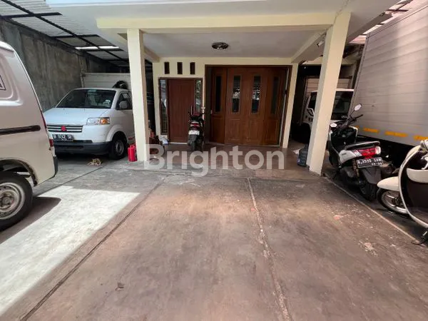 image RUMAH DEKAT TOPGOLF PONDOK LABU JAKARTA SELATAN (4)