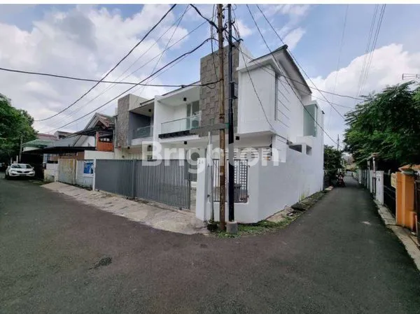 RUMAH SIAP HUNI 2 LANTAI DI TEBET TIMUR, JAKARTA SELATAN