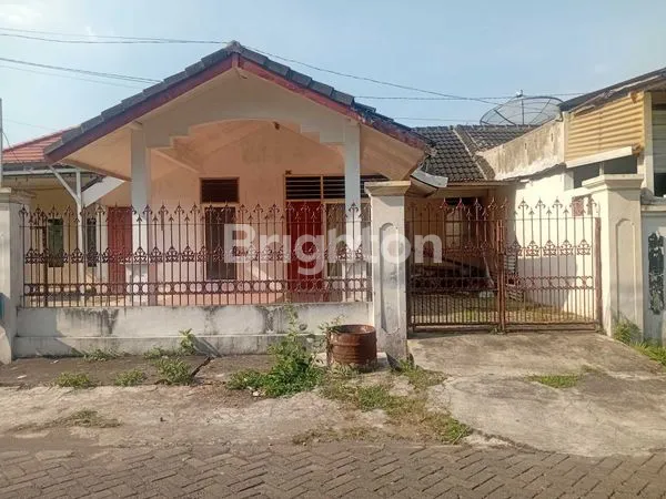 image RUMAH POJOK NAN LUAS DI SAWOJAJAR MALANG (2)