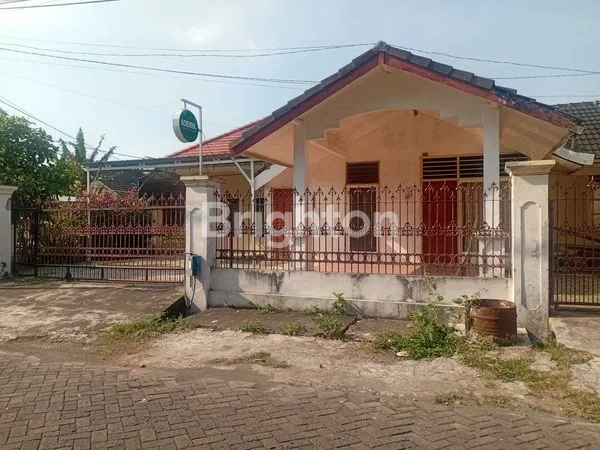 image RUMAH POJOK NAN LUAS DI SAWOJAJAR MALANG (1)