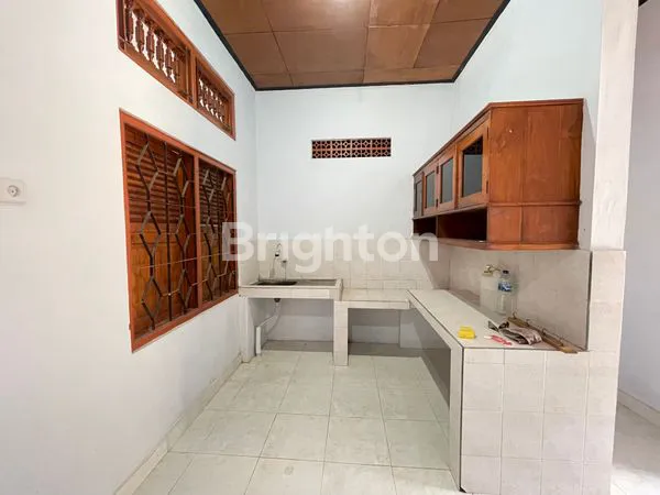 image RUMAH 3KT HALAMAN DAN PARKIRAN LUAS DI RENON (6)