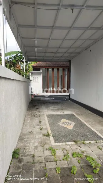 image RUMAH LEGA HALAMAN LUAS DI SEWAKAN (6)