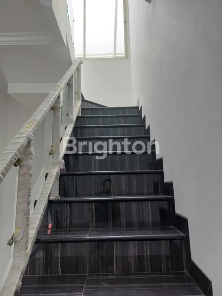 image RUMAH MEWAH MURAH SIAP HUNI LOKASI HANYA 100MTR DARI RAYA MULYOSARI (5)