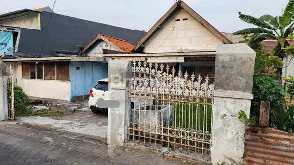 image RUMAH COCOK UNTUK KOST TENGAH KOTA STRATEGIS DEKAT DENGAN UNAIR DAN RS SOETOMO SURABAYA (2)