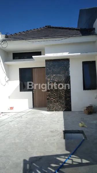 image RUMAH CANTIK 3KT+2KM DI GUNUNG ANYAR, DEKAT OERR, SHM LENGKAP (2)