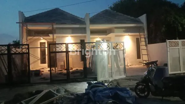 image RUMAH CANTIK 3KT+2KM DI GUNUNG ANYAR, DEKAT OERR, SHM LENGKAP (4)