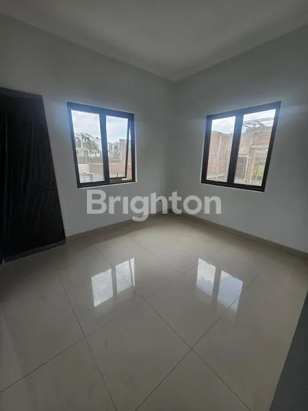 image RUMAH BARU CANTIK MINIMALIS 2 LANTAI DI GRAND CITY (8)