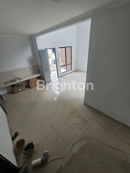 image RUMAH BARU CANTIK MINIMALIS 2 LANTAI DI GRAND CITY (7)