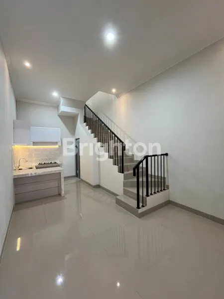 image RUMAH 2 LANTAI HARGA UNDER 1 MILYAR PORIS (4)