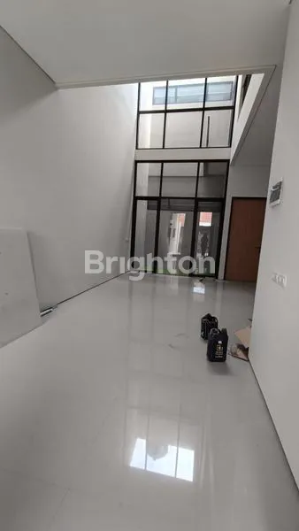 image RUMAH CIAMIK NEW 100% 1 LT SIAP HUNI MINIMALIS MODERN DI PANTAI MENTARI (7)