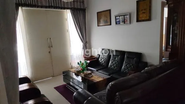 image RUMAH MEWAH 2 LANTAI DI GRAHA TIRTA , TERAWAT & SIAP HUNI! (3)