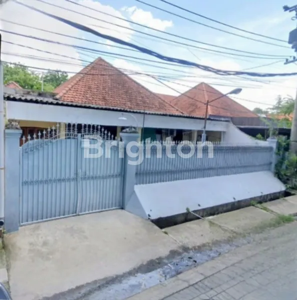 image RUMAH FULL FURNISH TERAWAT ASRI TENGAH KOTA AREA KESUMBA SURABAYA (1)