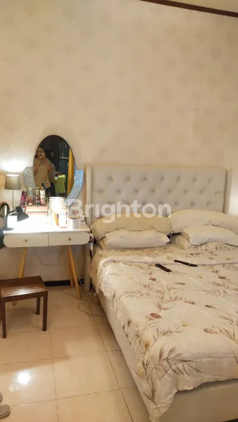 image RUMAH FULL FURNISH TERAWAT ASRI TENGAH KOTA AREA KESUMBA SURABAYA (3)