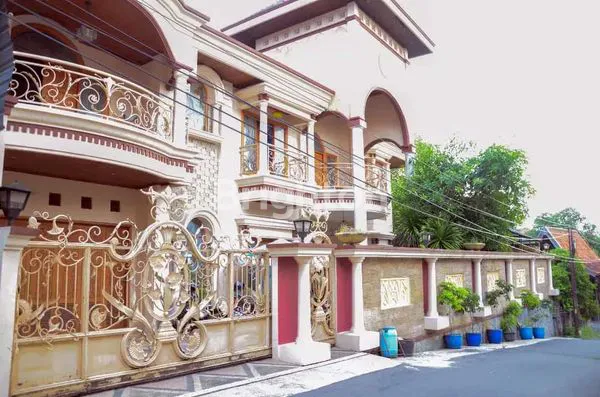 RUMAH 3 LANTAI MEWAH SEMERU, KOTA SEMARANG