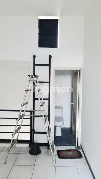 image DIJUAL RUKO 2 LANTAI ISTIMEWA. POSISI RUKO SUDAH TINGGI DARI JALAN RAYA SEHINGGA TIDAK BANJIR. SELANGKAH KE SMK FARMASI TLOGOSARI. 5 MENIT KE USM. 5 MENIT  KE VIRGIN CAKE TLOGOSARI. 5 MENIT KE PUSAT PERDAGANGAN & KULINER TLOGOSARI. (3)