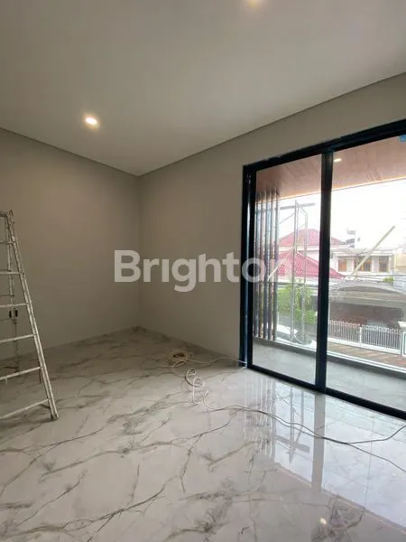 image RUMAH MANYAR MINIMALIS 260M² DEKAT SEKOLAH PETRA, GALAXY MALL, KLAMPIS (5)