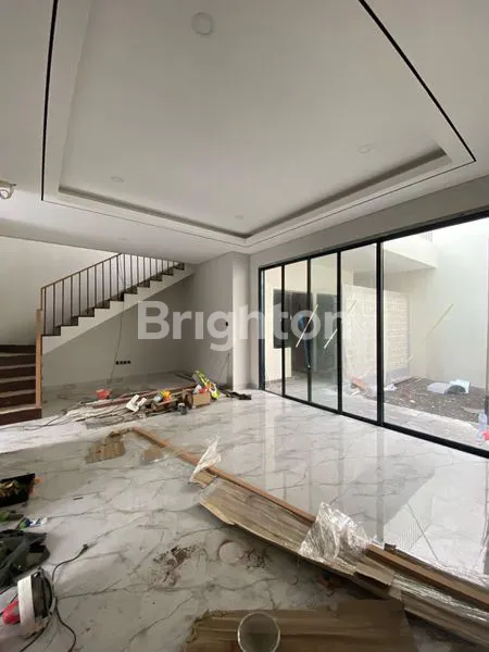 image RUMAH MANYAR MINIMALIS 260M² DEKAT SEKOLAH PETRA, GALAXY MALL, KLAMPIS (3)